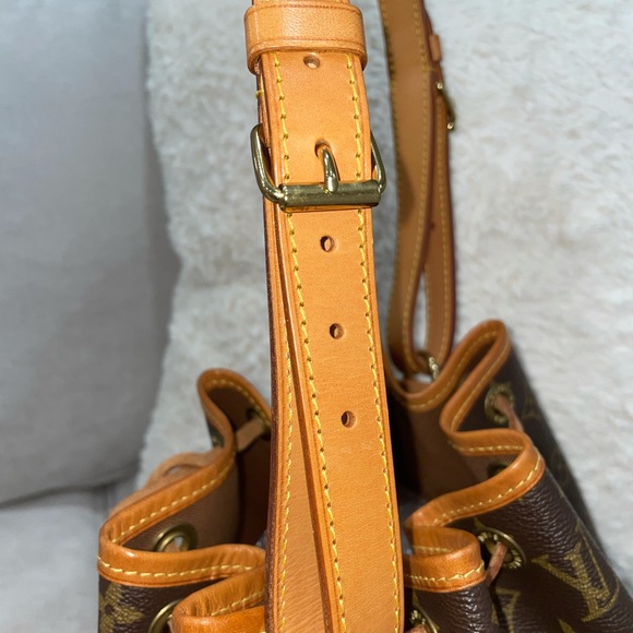 ♥️ SOLD♥️ Authentic LV Petit Noe - Picture 9 of 11